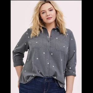 New Torrid Taylor Grey Denim Daisy Embroidered Button-Front Shirt
